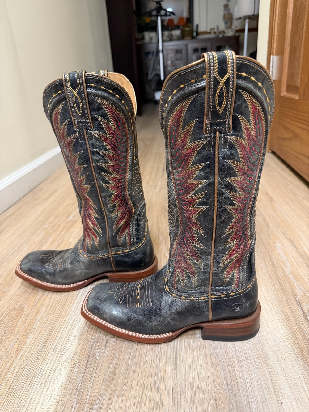 Ariat Women’s Black Leather Western Cowboy Cowgirl Boots Size 7 Embroidered